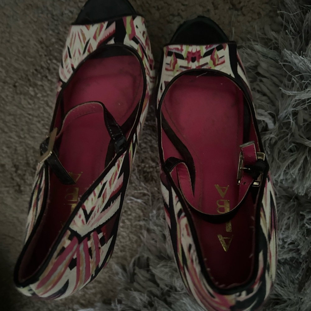 Alba Pink and Black Heels Elegant Design